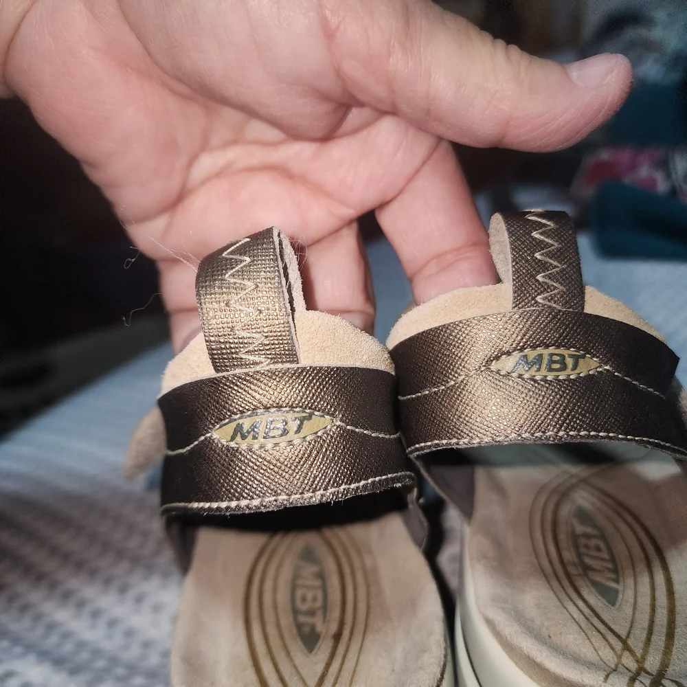MBT PIA EUC WOMENS SZ 11 TAN SUEDE ROCKER TONING WALKING SANDALS